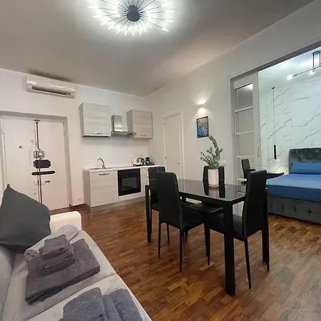 Central Lux Apartmán *